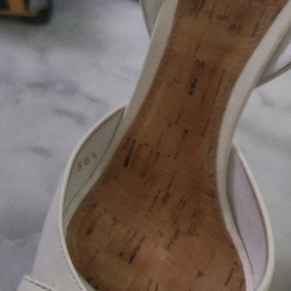 Dior Women's Cream Slingback Heels - Picture 7 of 8